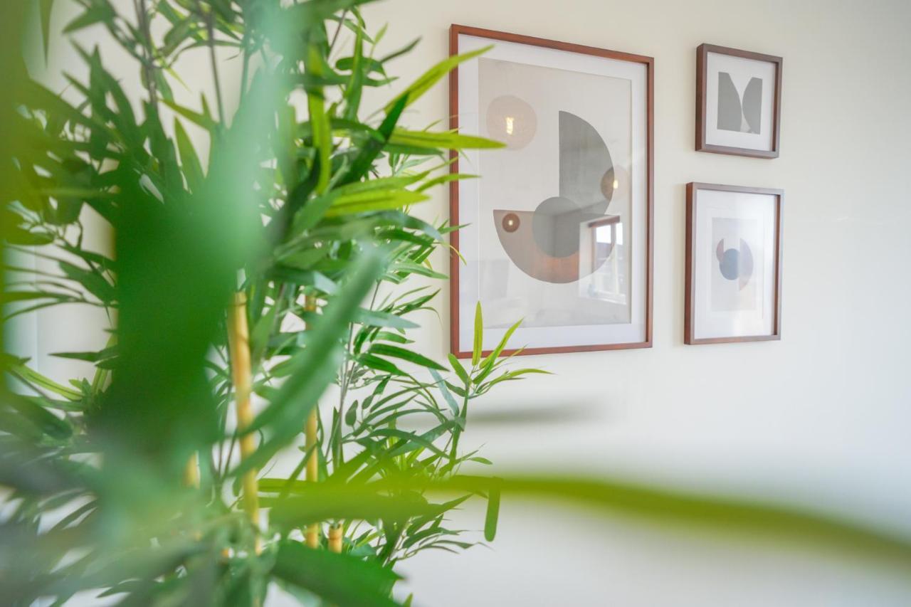 Stylish Apartment With Private Parking Cardiff Buitenkant foto