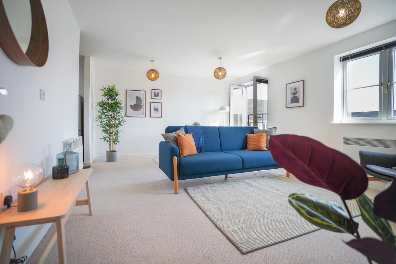 Stylish Apartment With Private Parking Cardiff Buitenkant foto