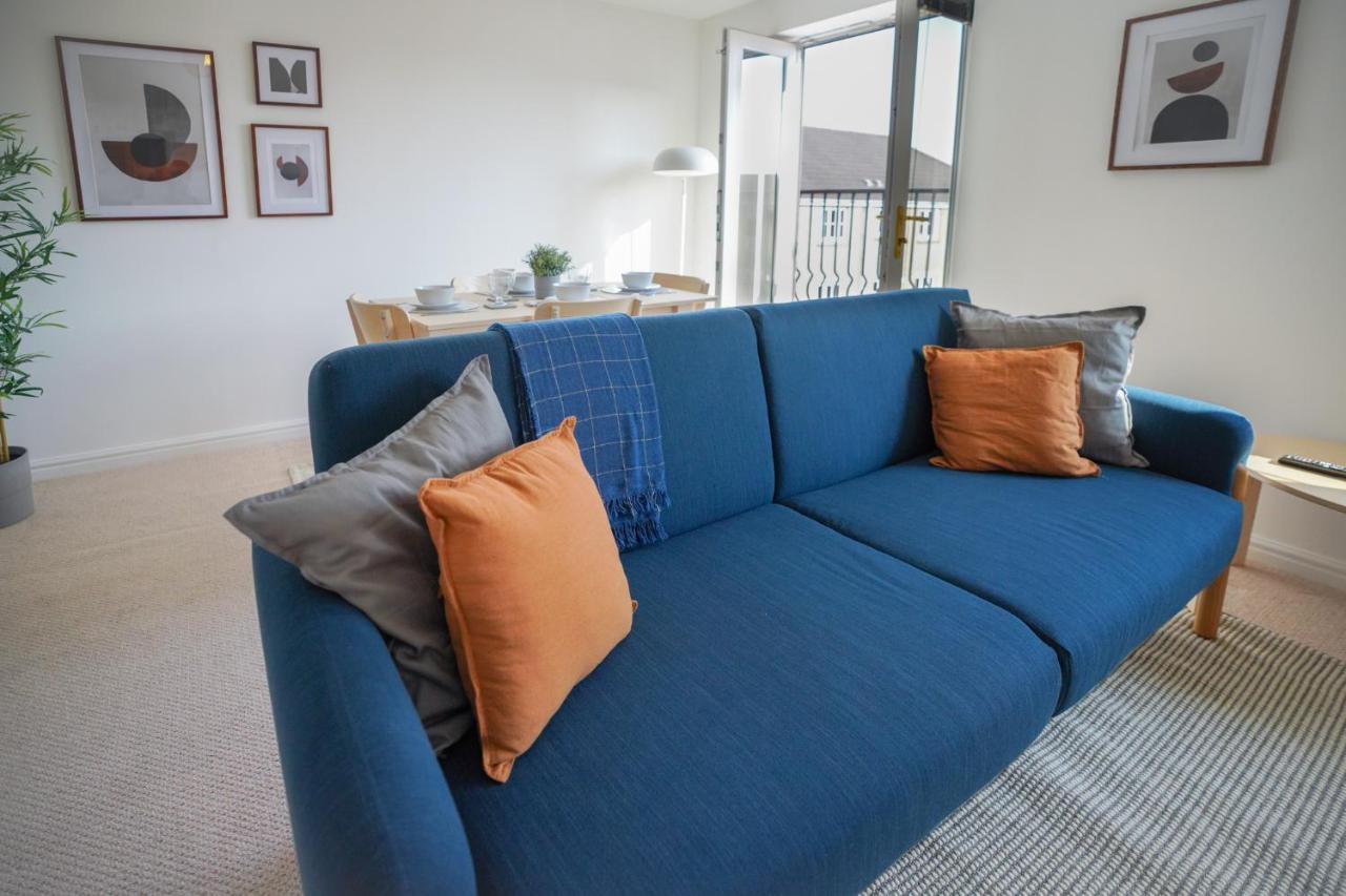 Stylish Apartment With Private Parking Cardiff Buitenkant foto
