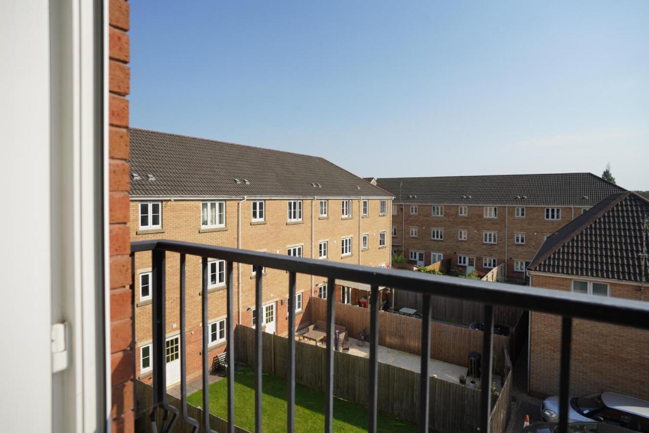 Stylish Apartment With Private Parking Cardiff Buitenkant foto