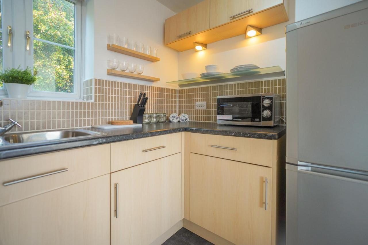 Stylish Apartment With Private Parking Cardiff Buitenkant foto
