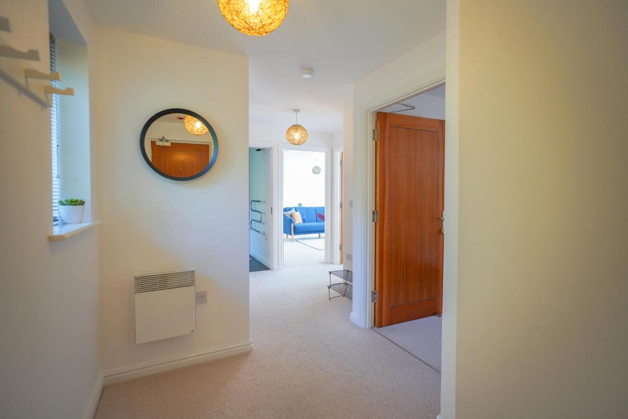 Stylish Apartment With Private Parking Cardiff Buitenkant foto