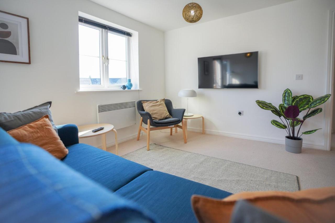 Stylish Apartment With Private Parking Cardiff Buitenkant foto