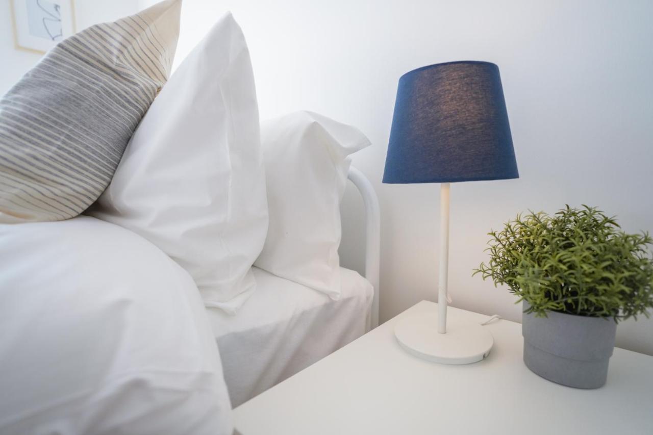 Stylish Apartment With Private Parking Cardiff Buitenkant foto