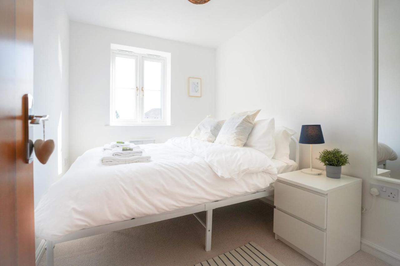 Stylish Apartment With Private Parking Cardiff Buitenkant foto