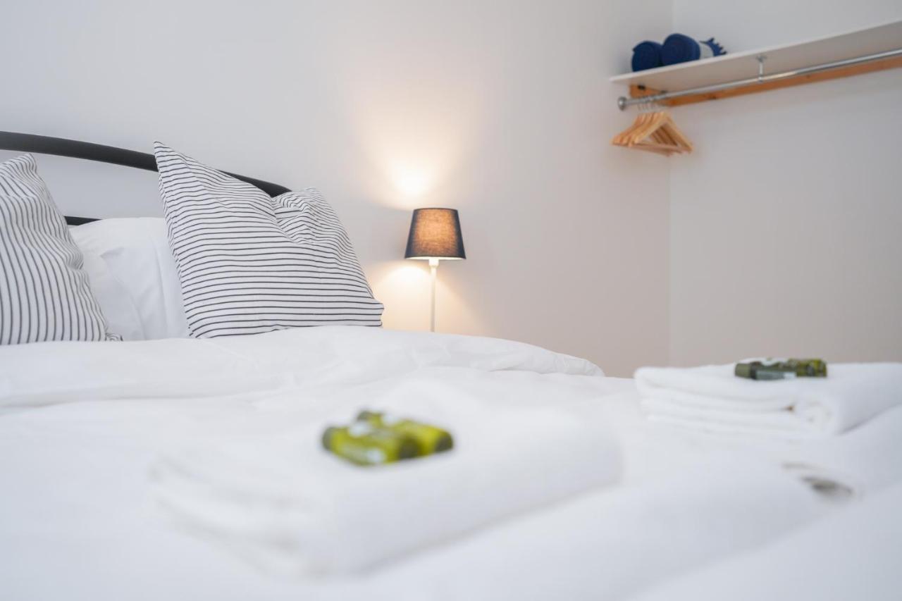 Stylish Apartment With Private Parking Cardiff Buitenkant foto